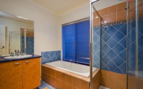 Galahonest Seabrook West Melbourne House - Sunshine Coast Guide 2