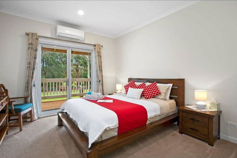 GALBRAITH BEACH STUDIO 2 - Sunshine Coast Guide 0