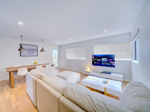 GCHM Beachside Getaway With Netflix & Wi-Fi - Sunshine Coast Guide 0