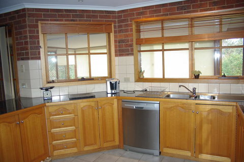 Getawaytoaljon - Sunshine Coast Guide 0