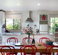 Giraffe Manor - Sunshine Coast Guide