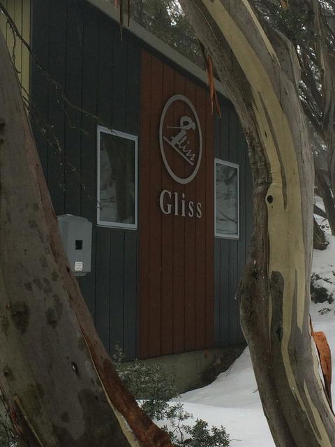 Gliss Ski Club - Sunshine Coast Guide 0