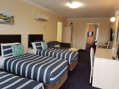 Golden Age Motor Inn - Sunshine Coast Guide 1