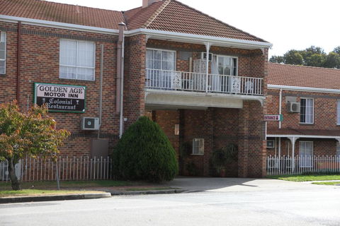 Golden Age Motor Inn - Sunshine Coast Guide 0