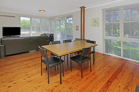 GOLF 39 MOLLYMOOK BEACH - Sunshine Coast Guide 1