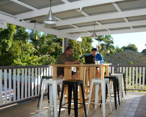 Gonow Family Backpackers Hostel - Sunshine Coast Guide 3