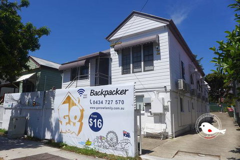 Gonow Family Backpackers Hostel - Sunshine Coast Guide 0