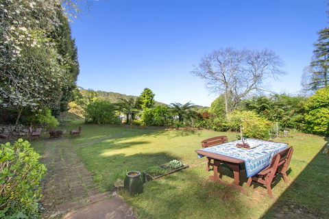 GOWAN ROSS COTTAGE - Sunshine Coast Guide 0