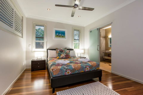 GRAND LUXURY MANSION WITH POOL, 2 BUGGIES AND FABULOUS OCEAN VIEWS - Sunshine Coast Guide 1