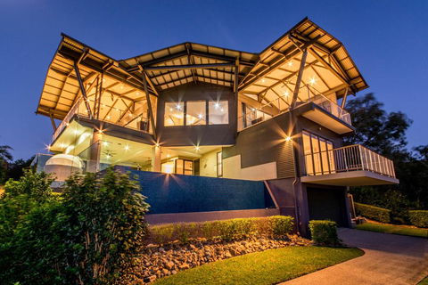 GRAND LUXURY MANSION WITH POOL, 2 BUGGIES AND FABULOUS OCEAN VIEWS - Sunshine Coast Guide 0