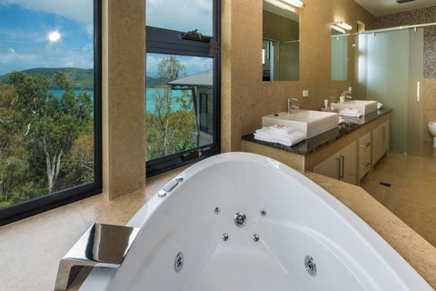 GRAND LUXURY MANSION WITH POOL, 2 BUGGIES AND FABULOUS OCEAN VIEWS - Sunshine Coast Guide 2