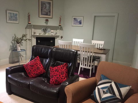 Granmas Cottage - Sunshine Coast Guide 1
