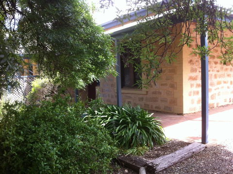 Granmas Cottage - Sunshine Coast Guide 0