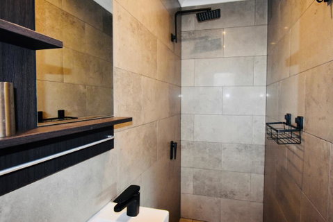 Grey Brick Apartment - Sunshine Coast Guide 2