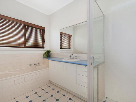 GUILDFORD COTTAGE - Sunshine Coast Guide 1