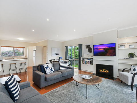 GUILDFORD COTTAGE - Sunshine Coast Guide 2