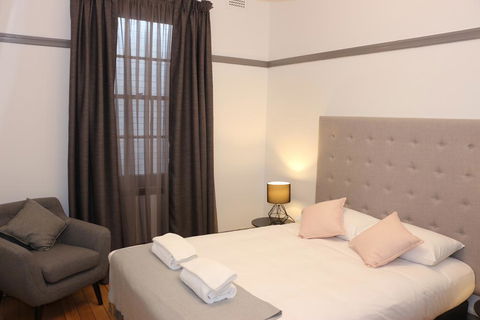 Guildford Hotel - Sunshine Coast Guide 1