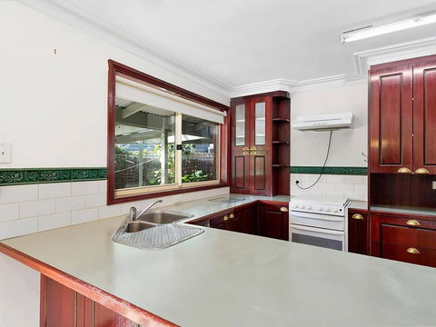 GUMS & ROSES - Family Home In The Heart Of Town. - Sunshine Coast Guide 3