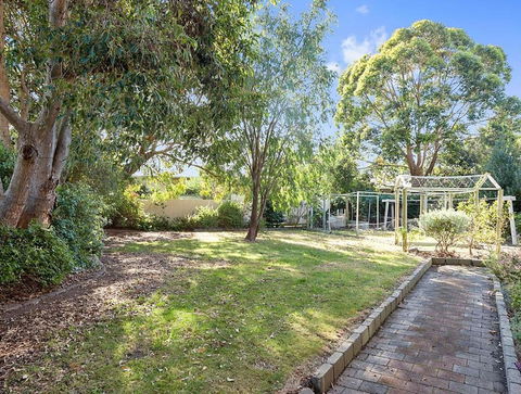 GUMS & ROSES - Family Home In The Heart Of Town. - Sunshine Coast Guide 2