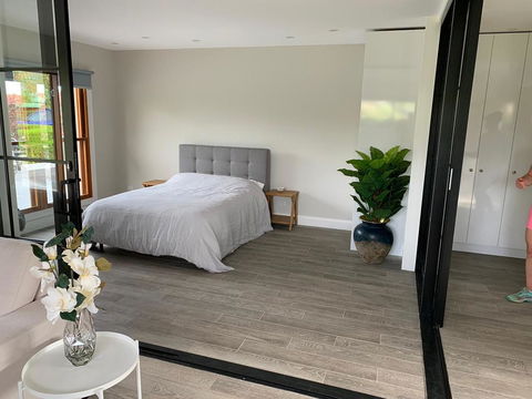 Gunsynd Studio Apartment - Sunshine Coast Guide 0