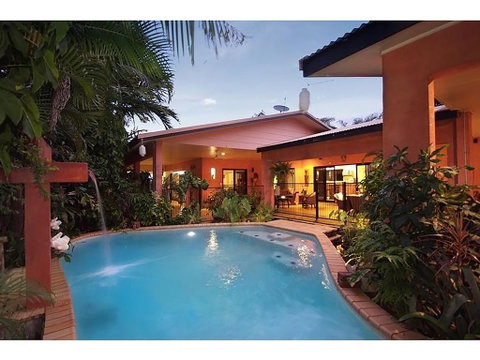 Hacienda Cooya Beach - Sunshine Coast Guide 0
