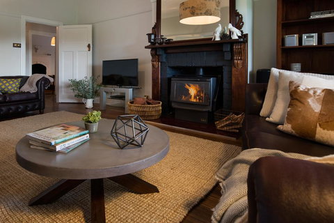 Hambleden - Sunshine Coast Guide 1