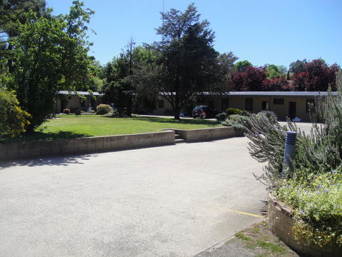 Hamilton Hume Motor Inn - Sunshine Coast Guide 1
