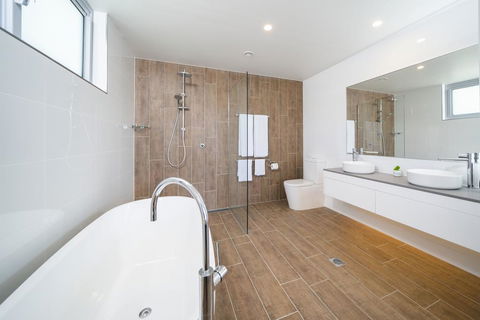 Harbour Cove - Sunshine Coast Guide 2