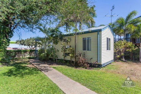 Harbour Lights Tourist Park - Sunshine Coast Guide 2