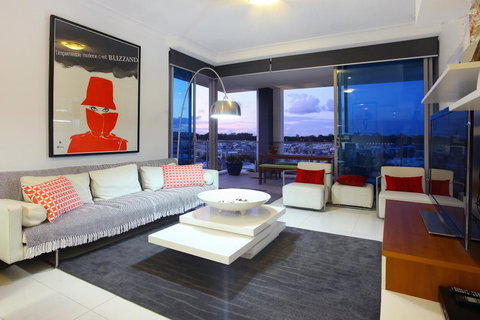 Harbour Quays - Sunshine Coast Guide 1