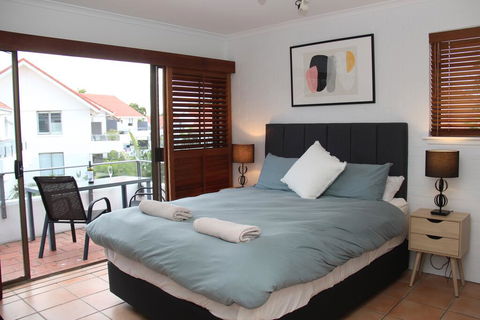 Haven On Noosa Hill - Sunset Views, Pools, Spa - Sunshine Coast Guide 3