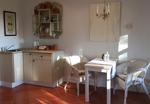 Heggy's Cottage - Sunshine Coast Guide 1