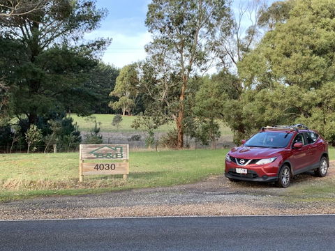 Helen's Luxury Hut - Sunshine Coast Guide 1