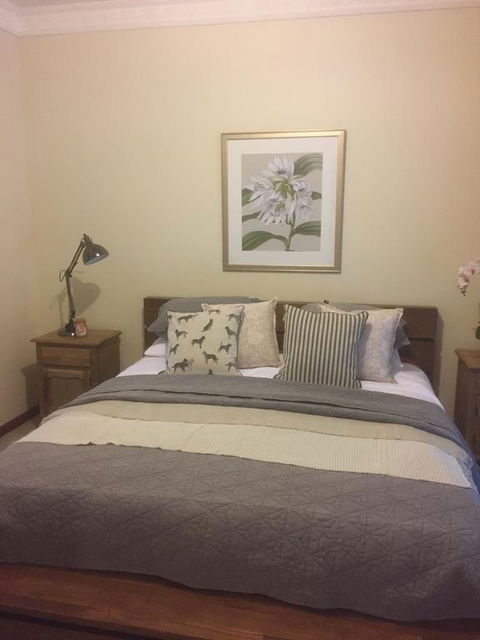 Helen's Luxury Hut - Sunshine Coast Guide 0
