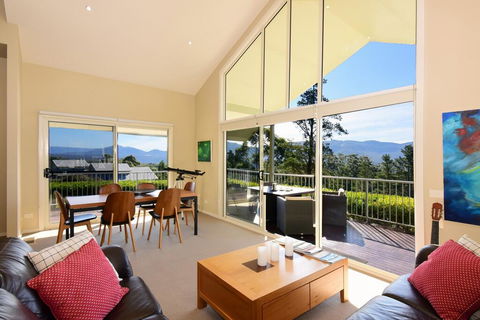 Hillcrest - Spectacular Views! - Sunshine Coast Guide 3