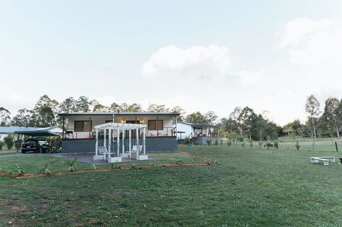 Hinterland Boutique Cottages-Fig Tree Cottage - Sunshine Coast Guide 1