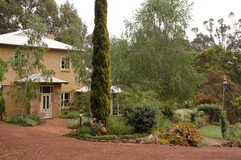 Holberry House - Sunshine Coast Guide 1