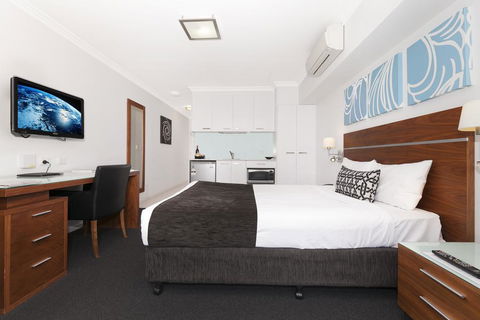 Hotel Chino - Sunshine Coast Guide 1