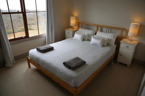 Ironstone Views - Sunshine Coast Guide 0