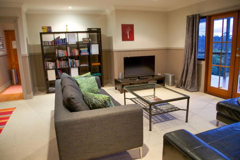 Ironstone Views - Sunshine Coast Guide 2