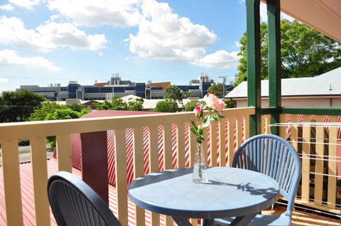 Isla House PA - Sunshine Coast Guide 1