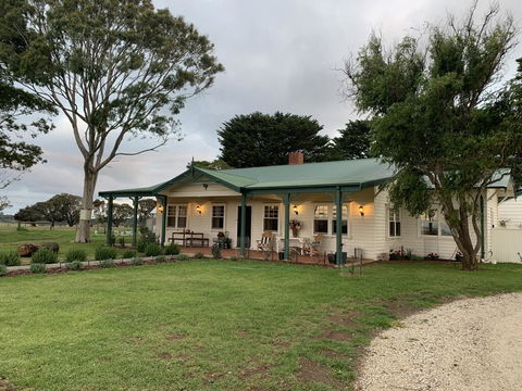 Island Farmhouse - Sunshine Coast Guide 1