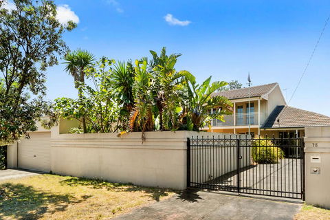 Isle Of Serenity - Sunshine Coast Guide 0