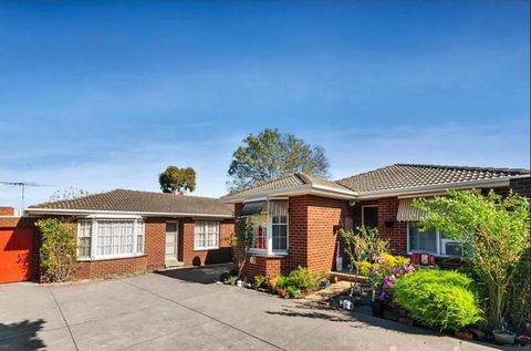 Ivy Units Glen Waverley - Sunshine Coast Guide 0