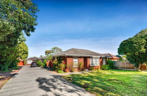 Ivy Units Glen Waverley - Sunshine Coast Guide 1