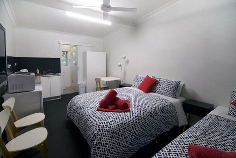 Jabiru Motel - Sunshine Coast Guide 3
