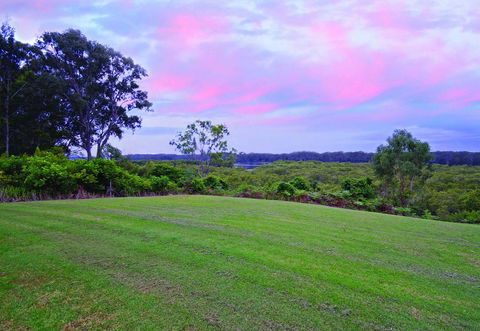 Jabiru Motel - Sunshine Coast Guide 0