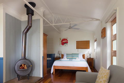 Jacaranda Cottages - Sunshine Coast Guide 3