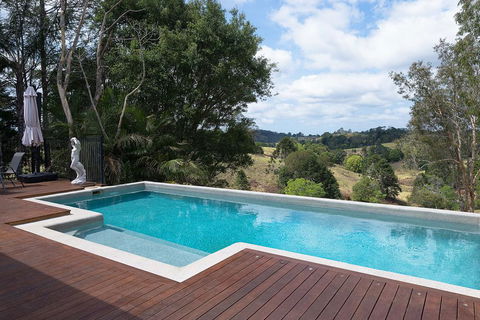 Jacaranda Cottages - Sunshine Coast Guide 1