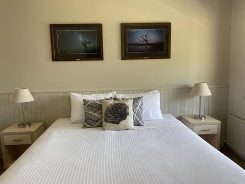 Jindy Inn - Sunshine Coast Guide 1